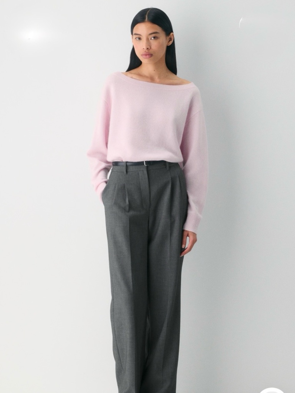 Aritzia Relaxed fit cashmere sweater size small nwt magnolia